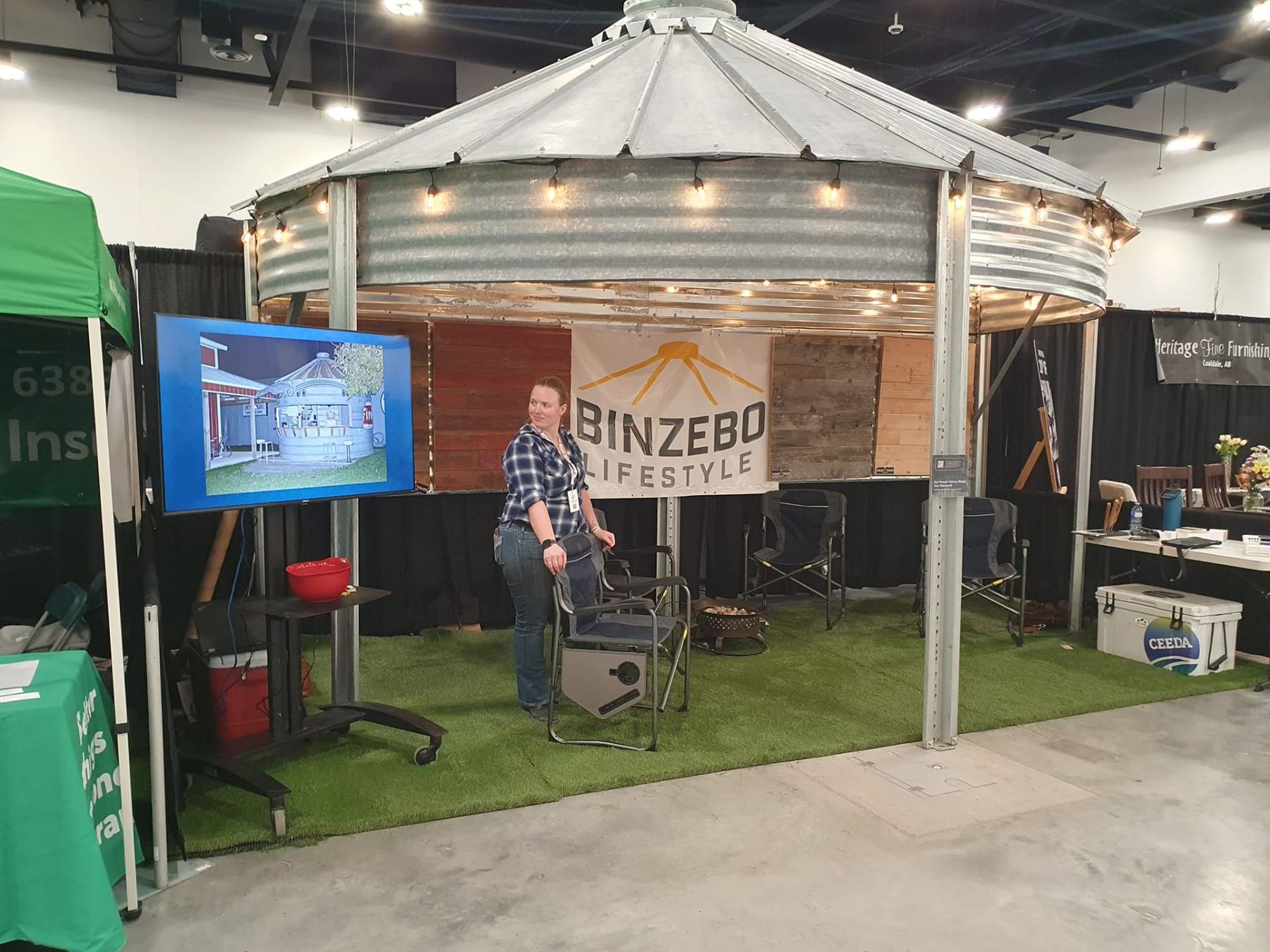Binzebo Living trade show booth